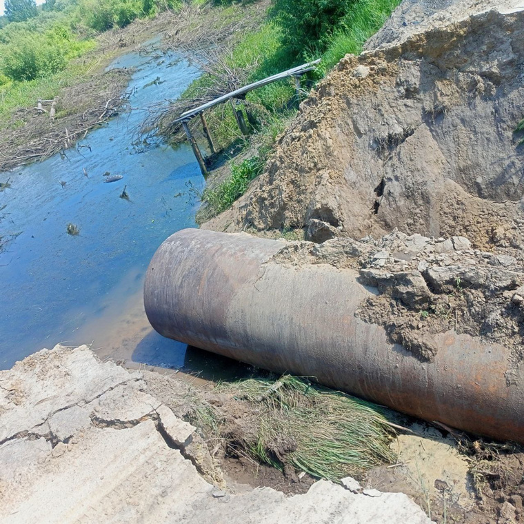В курганской деревне размыло плотину