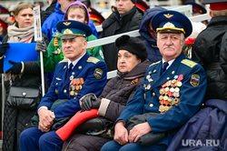 2024 Торжественное прохождение войск Пермского гарнизона и военной техники на Октябрьской площади. Пермь, офицеры, медали, 9 мая, пенсионеры, ветераны, льготы