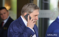Ушаков Юрий, помощник Президента, с визитом по подготовке к саммитам ШОС и БРИКС. Челябинск, говорит по телефону, ушаков юрий