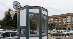 Будка платной парковки на Театральной площади. Челябинск, платная парковка, будка, городская администрация