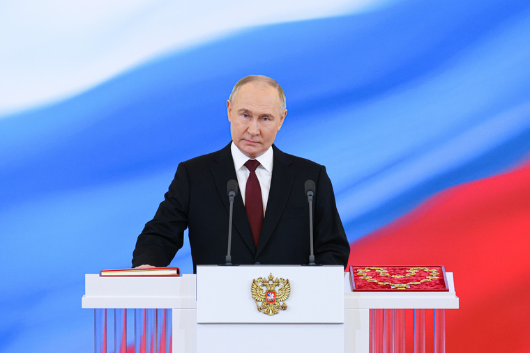 Избранный президент России Владимир Путин на церемонии инаугурации в Большом Кремлевском дворце: фото