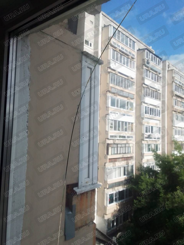 Так выглядит трещина на стекле одной из квартир