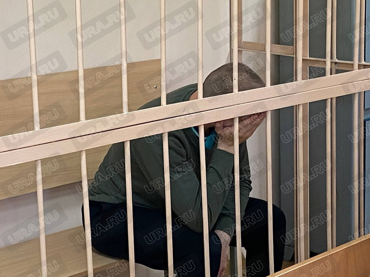 Михаил Князев на протяжении всего процесса прятал лицо