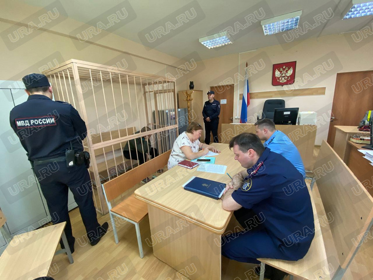 Начальник СК Чкаловского района Никита Савинцев (на переднем плане