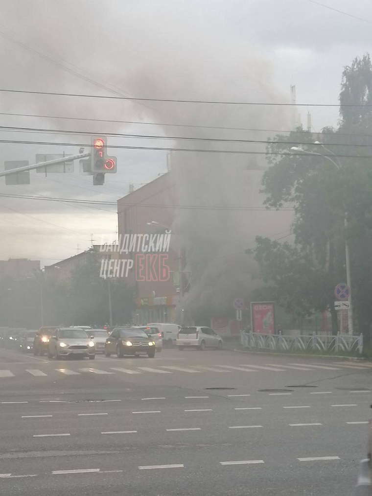 Дым накрывает Южный автовокзал