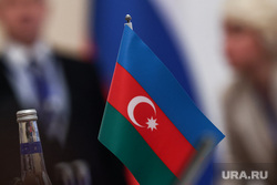 Российско-азербайджанские переговоры в Баку с участием премьер-министра России Михаила Мишустина. Баку, азербайджан, азербайджанский флаг