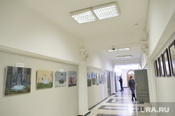Выставка картин художницы Алены Голиковой на третьем этаже администрации Екатеринбурга, выставка картин