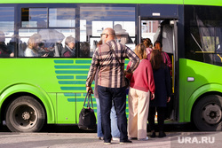Автобусы. Тюмень, остановка, автобусная остановка, автобус, общественный транспорт, маршрутка, остановка автобусная, маршрутный автобус