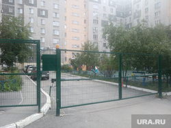 Перекрытие въезда во двор дома на Труда в Челябинске