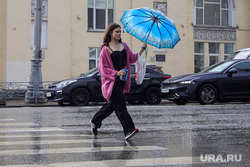 Дождь. Екатеринбург, пешеходный переход, лужа, непогода, зонтик, ливень, дождь