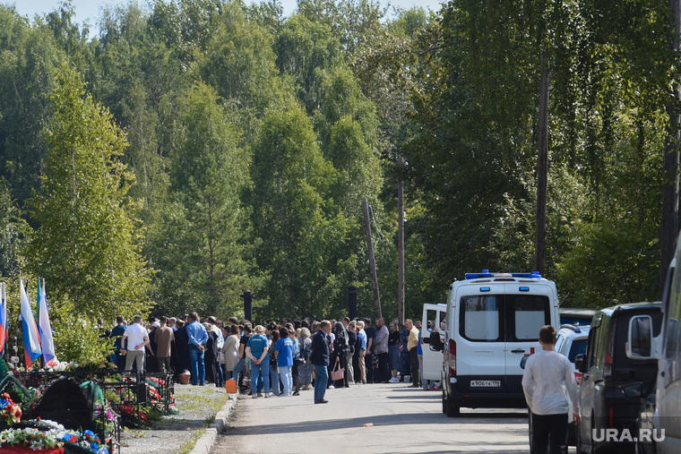 Прощание с погибшими под завалами при обрушении дома по улице Сибирская 81 в Нижнем Тагиле