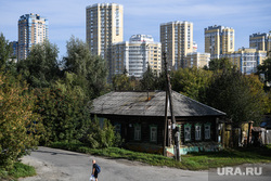 Виды Екатеринбурга, деревянный дом, новостройки, архитектурный план, развитие города, строительство города, улица айвазовского