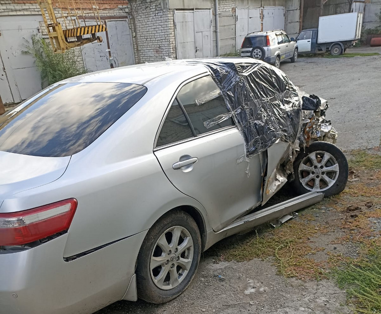 Легковой автомобиль TOYOTA CAMRY, выставленный на продажу департаментом имущественных и земельных отношений. Начальная цена 650 000 руб.