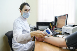 Вакцинация от ковида. Екатеринбург, прием у врача, участковый врач, терапевт, лечение, медицина, доктор, осмотр у врача