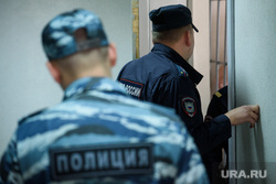 Избрание меры пресечения правозащитнику Алексею Соколову. Екатеринбург , полицейские, коридор суда, полиция, суд, конвой, судебное заседание