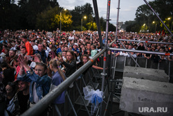 День города - 300-летие Екатеринбурга. Екатеринбург , зрители, мероприятие, скопление людей