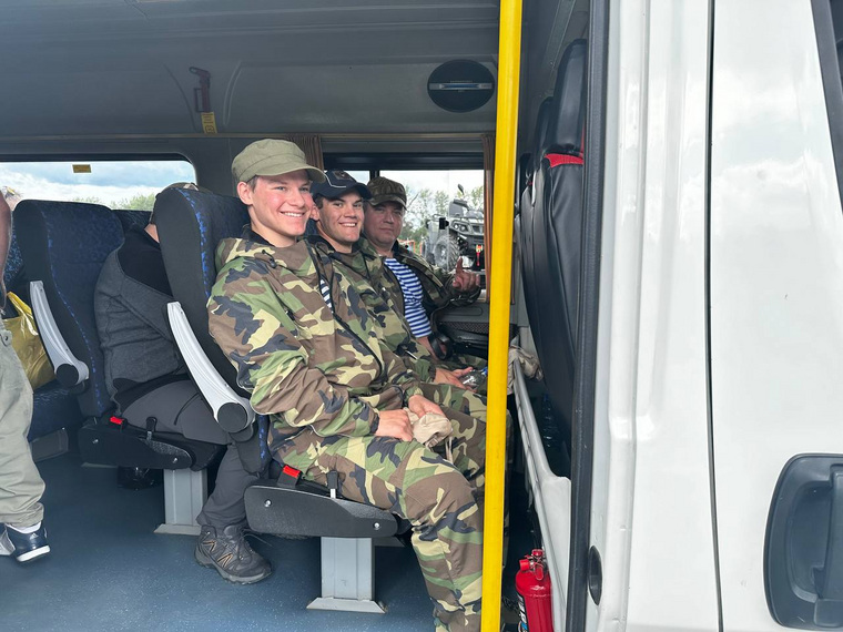 Водители квадроциклов поедут в микроавтобусах
