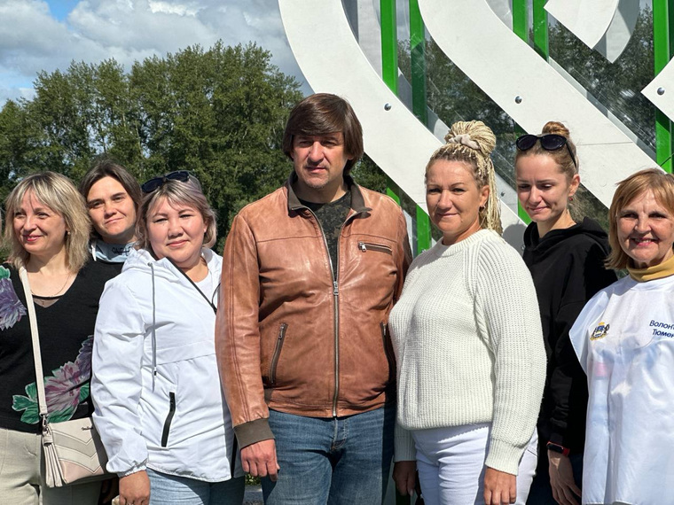 Тюменцы сфотографировались с главой города