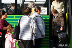 Автобусы. Тюмень, остановка, автобусная остановка, автобус, общественный транспорт, маршрутка, остановка автобусная, маршрутный автобус, очередь в автобус