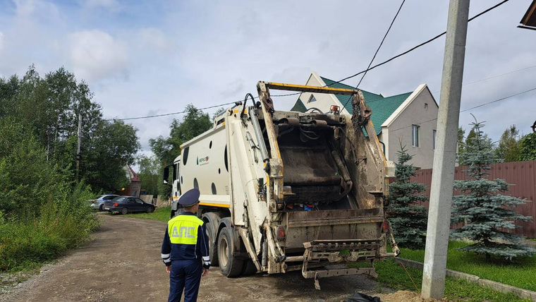 Сдавая назад, водитель не заметил коллегу