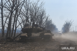 Волонтер развозит гуманитарную помощь по освобожденным селам.  ДНР, деревня, донбасс, военная, сельская местность, село, всу, разбитая техника, гуманитарная катастрофа, поврежденная, сгоревшая