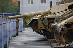 Выставка трофейной техники. Тюмень, выставка военной техники, танк, дуло танка, трофейная техника, техника нато