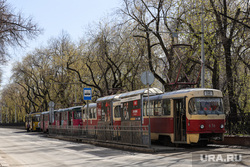 Возложение цветов у штаба ЦВО, посвященная Дню Победы. Екатеринбург , трамвай, трамвайная пробка
