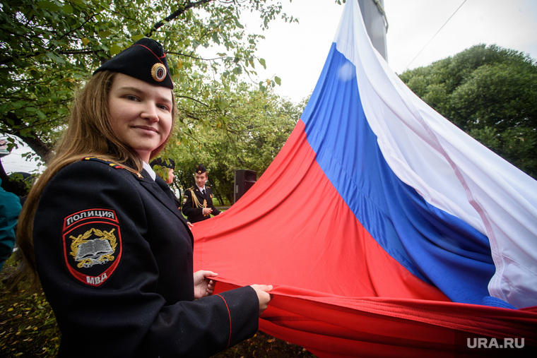 Открытие 30-метрового флагштока с флагом России. Екатеринбург 