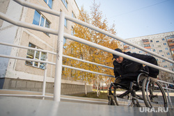 Пандус в 32 школе. Сургут, инвалид, пандус