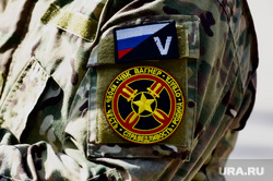 Митинг ЧВК Вагнер в День Российского флага. Пермь, символ  v, чвк вагнер, шеврон v, шеврон чвк вагнер