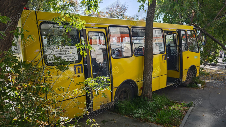 Водитель отвлекся от управления и потерял контроль
