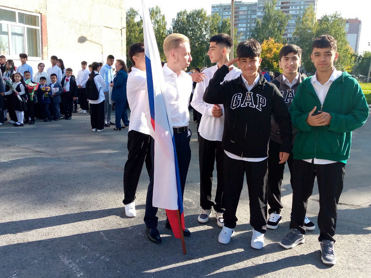 Ребята радовались и дурачились