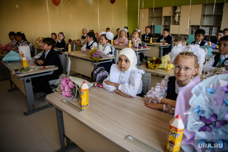 День знаний в школе № 133 Академическогор района. Екатеринбург 