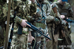 Военно-тактическая подготовка гражданского населения на полигоне. Пермь, тренировка, автомат калашникова, противостояние, боевики, военные, солдаты, оружие, вооружение, война, подготовка, ак, конфликт, вооруженные силы, бойцы, вооруженные люди, вооруженный человек, строй, солдат, мобилизация, вс рф, сво, наемники, военный, бойцы сво, ак 74, боевой порядок
