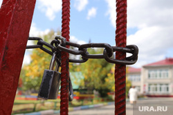 Детский сад в п. Вороновка, по улице Урожайная, 147. Курган, детский сад, замок, забор, вороновка, улица урожайная 147, закрытый детский сад, железный забор
