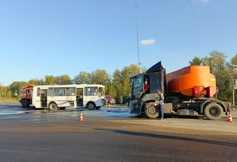 После столкновения вылилось топливо