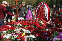 Кладбище, прощание с Окуневым. Тюмень, похороны окунева, могила окунева