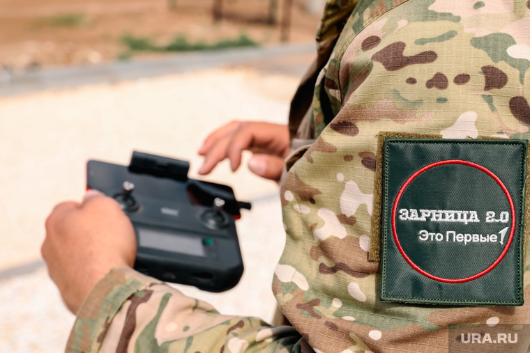 Всероссийская военно-патриотическая игра "Зарница 2.0". Волгоградская область, Среднеахтубинский район, зарница, управление дроном, движение первых, оператор бпла