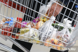 ТРЦ МЕГА. Екатеринбург, продукты, продуктовая корзина, продуктовый магазин, тележка в магазине