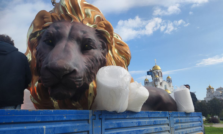 Лев будет стоять возле «Космоса»