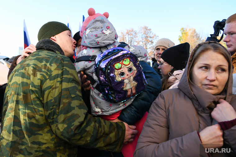 Отправление мобилизованных свердловчан из ДК Металлург. Свердловская область, Верхняя Пышма