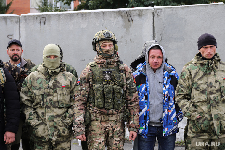 Отправка мобилизованных свердловчан с Верх-Исетского военкомата. Екатеринбург