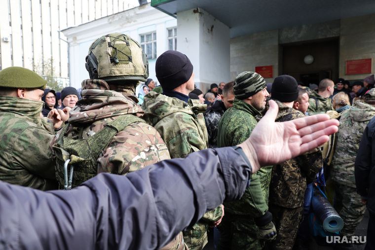 Отправка мобилизованных свердловчан с Верх-Исетского военкомата. Екатеринбург