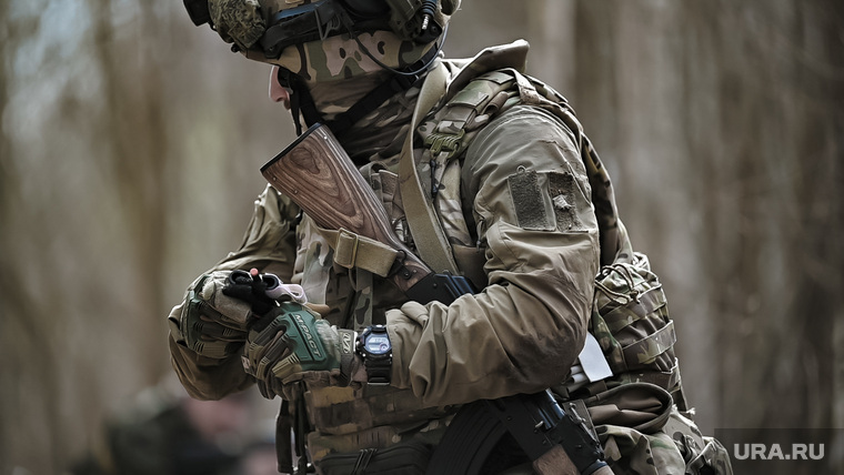 Военно-тактическая подготовка гражданского населения на полигоне. Пермь, тренировка, противостояние, лес, война, подготовка, конфликт, вооруженные силы, тайга, зеленка, вооруженные люди, вооруженный человек, солдат, мобилизация, вс рф, сво, военный