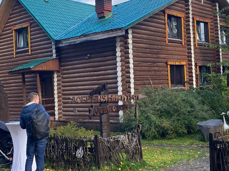 Внутри — бани, хаммамы, чаны и бассейн