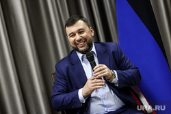 Денис Пушилин на встрече с журналистами в посольстве ДНР. Москва, пушилин денис