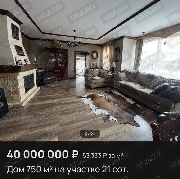 На первом этаже располагаются кухня, гостиная, две спальни, санузел, котельная и летняя терраса