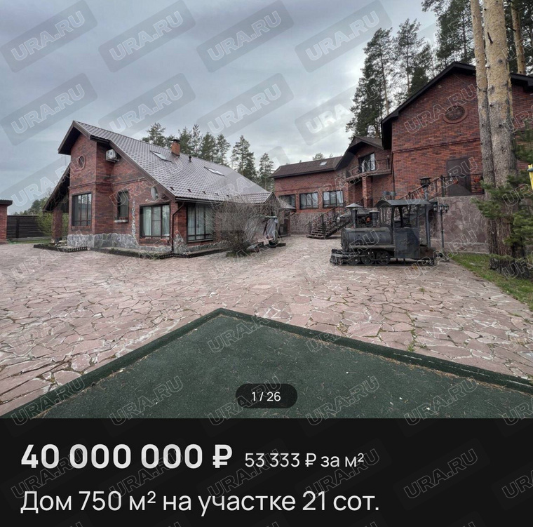 В доме два этажа