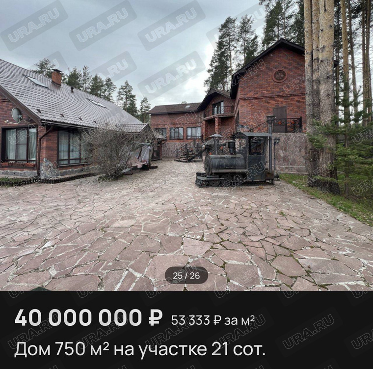 На участке площадью 21 сотка есть детская площадка и зона для мангала