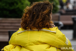 Пятьдесят шестой день вынужденных выходных из-за ситуации с распространением коронавирусной инфекции CoVID-19. Екатеринбург, куртка, велопрогулка, велосипедист, девушка на велосипеде